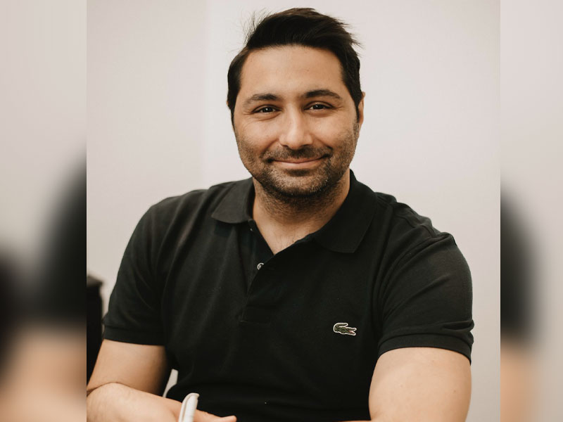 Op. Dr. Uygar Can ARICI yazdı GENÇLİĞİN ŞİFRESİ: EKSOZOM Hollywood’dan İstanbul’a Güzelliğin Yeni Sırrı: Şimdi Sırada Saçlar Var!